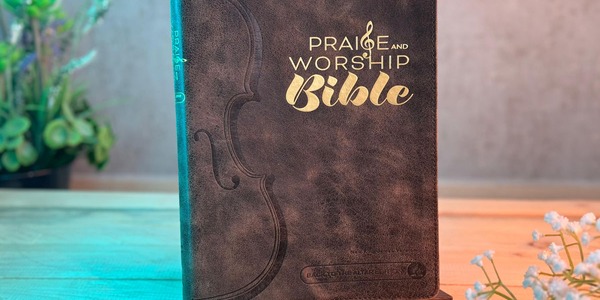 Biblia Alabanza y Adoración