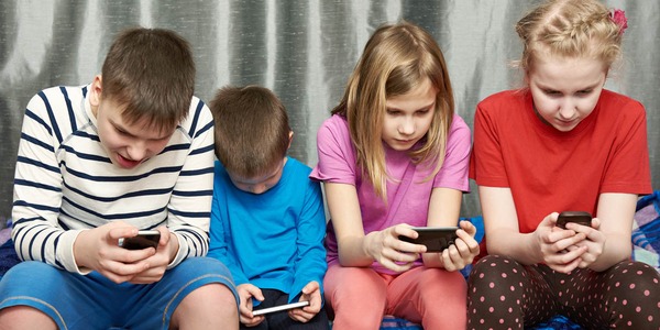 Cómo ayudar a tus hijos a conectarse sin desconectarse